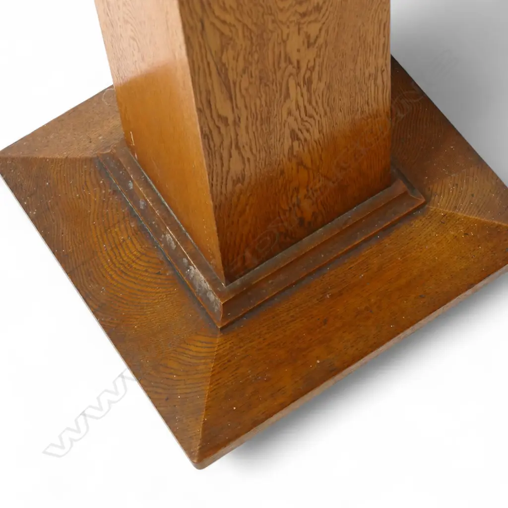 An Art Deco oak pedestal, Image 1++